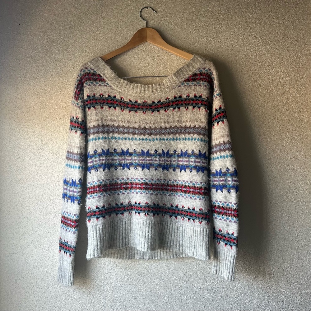 AE 🦅 Women's Light Grey Striped Sweater